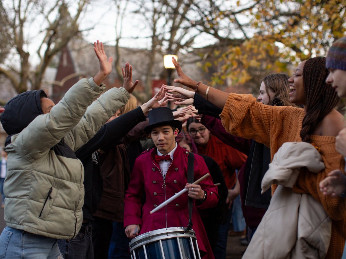 Congrats, spring/fall seniors! Check out the fun from the thesis parade.

📸 Lily Factora '25 and Forrest Feist '27

#CongratsSeniors #ThesisParade #SpringFallGraduates #ReedCollege #CampusLife #CollegeTraditions #StudentLife #CampusEvents