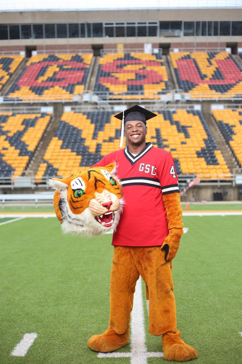 Grambling1901's tweet photo. Dae'Von Horton, a Cedar Hill, TX native, will graduate with a degree in Marketing & plans to begin his career in Sports Marketing. He shared that he appreciates everything he experienced at the "G," including serving as our Tiger mascot. #CongratsGrad #GramGrad24 https://t.co/OZgsG8Z8Xz
