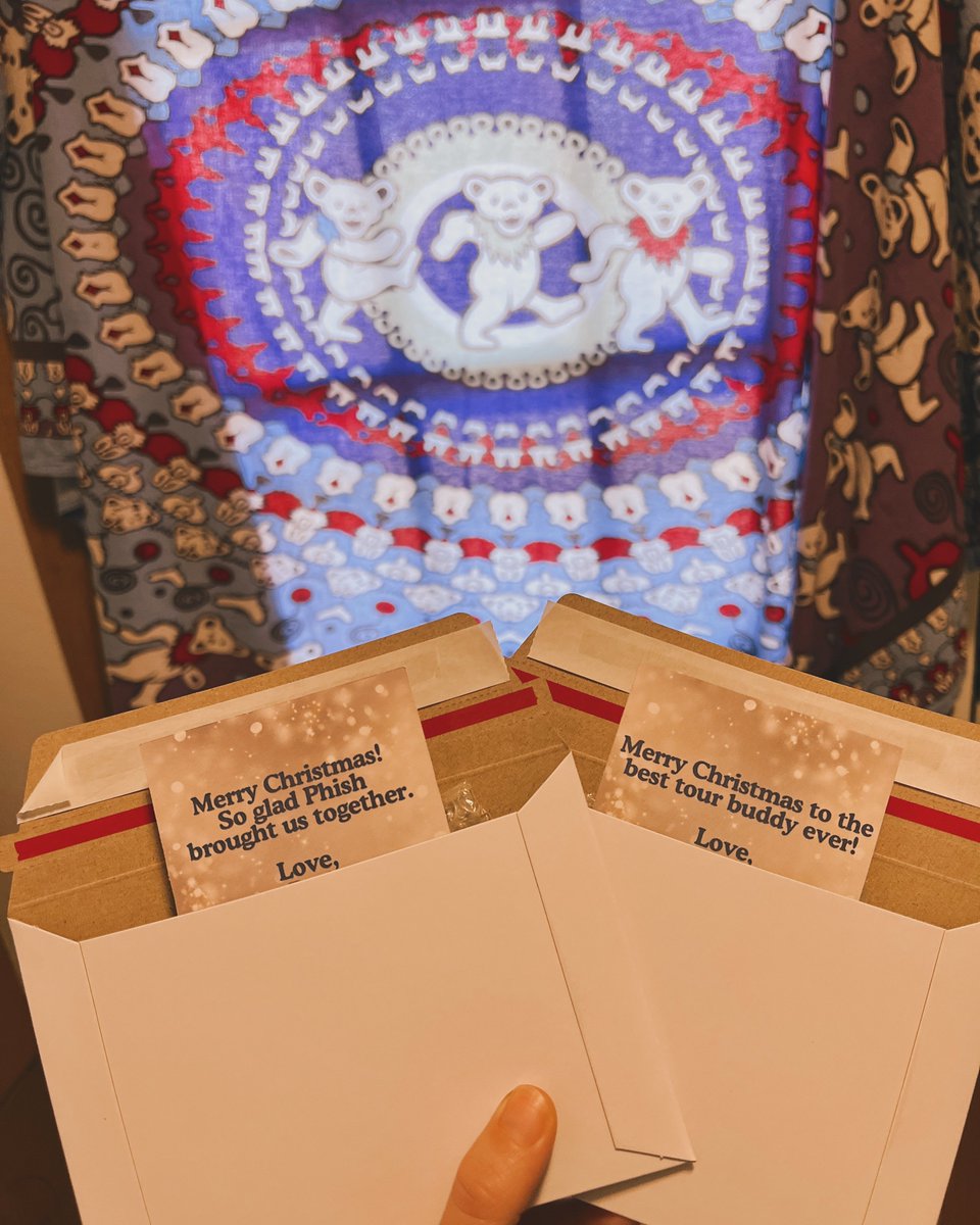 Feeling like one of Santa’s elves today🧝🏻‍♀️
S0ld 0ut of my Phish A Cappella Clear Ornaments with green strings, but I still have some purples left! 💜

⭕️ #phanart #phishlyrics #phishgifts #phishlot #phish