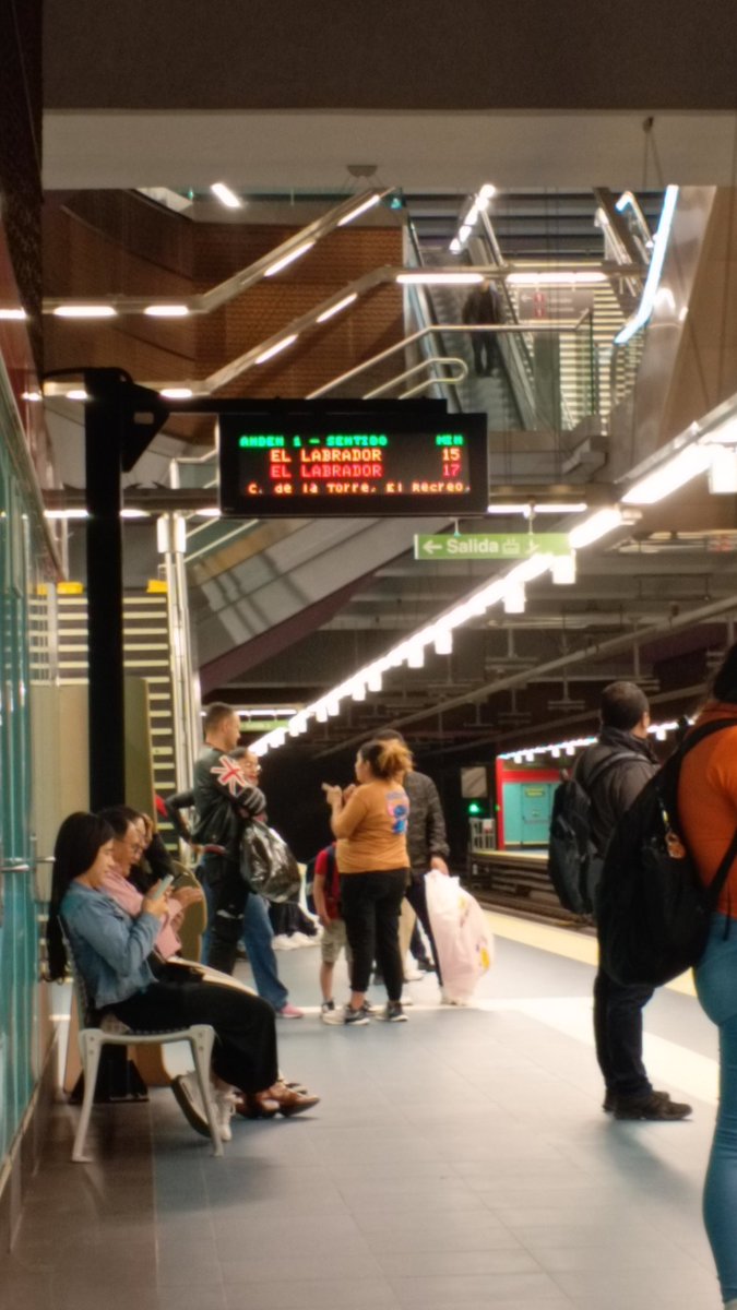 PandaenRedes's tweet photo. @MetrodeQuito ya voy más de 15 minutos esperando en estación Solanda. Que paso 😭😭 https://t.co/SQdePgtJGO