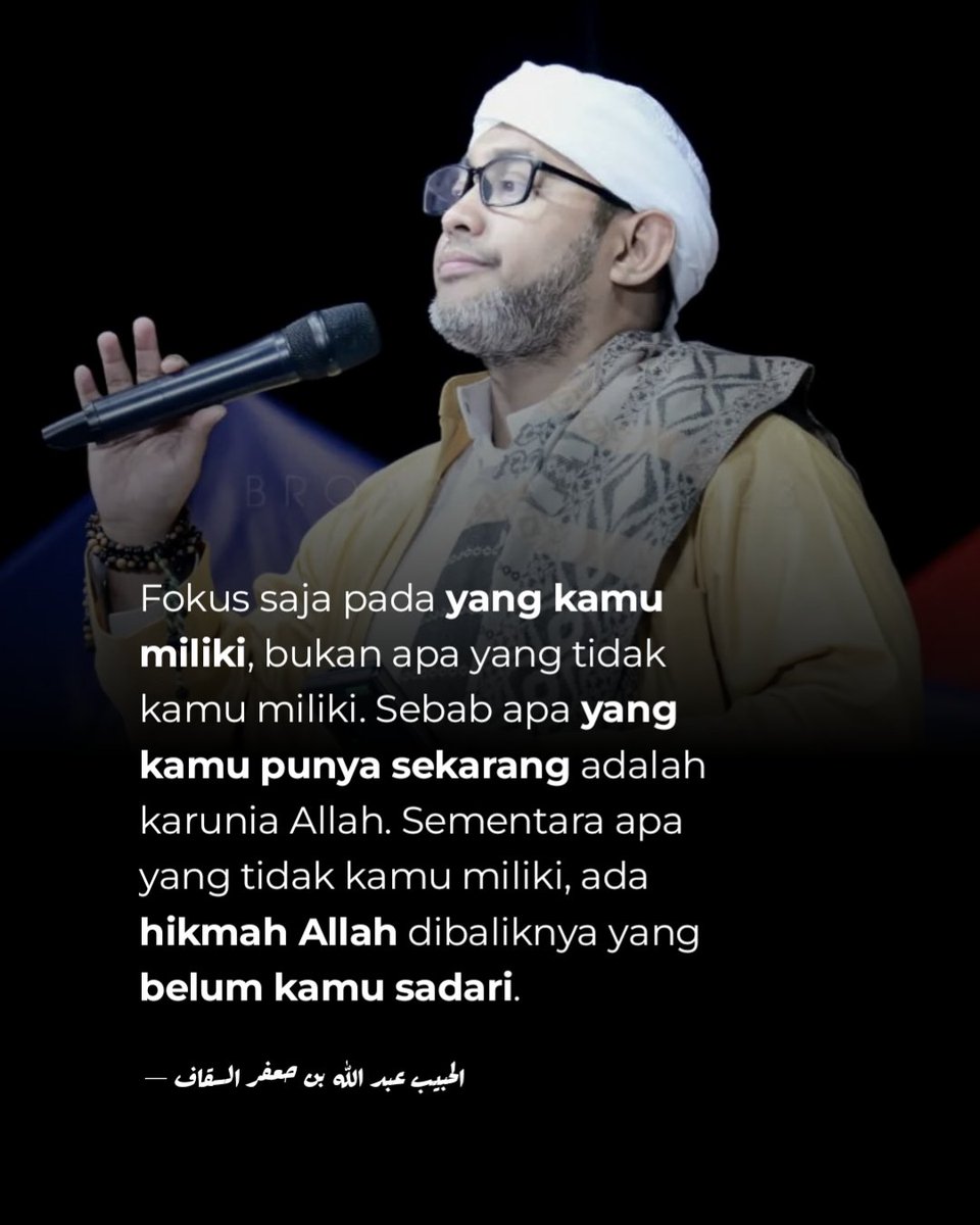 Fokus saja pada yang kamu miliki, bukan apa yang tidak kamu miliki. Sebab apa yang kamu punya sekarang adalah karunia Allah.

Sementara apa yang tidak kamu miliki, ada hikmah Allah dibaliknya yg belum kamu sadari.