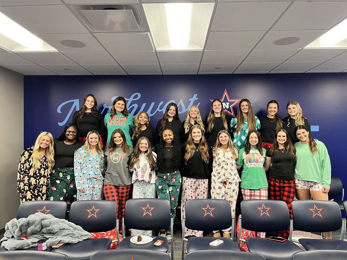 NWCCSoftball's tweet photo. A good time was had! Merry Christmas from the NW Softball Team! https://t.co/55oLs0edW9