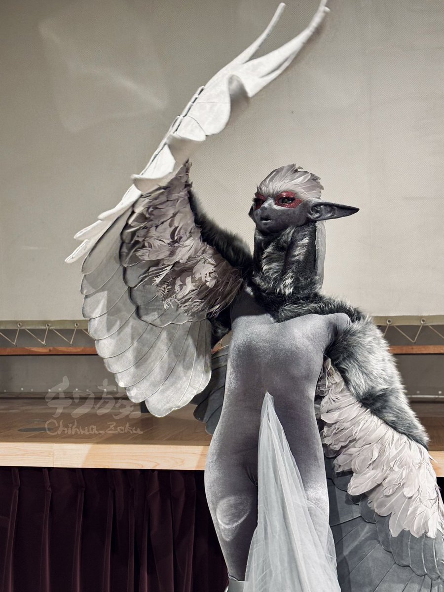 🪽私の作品の解釈は自由ですので、ぜひ自由に感じていただければと思います。

もしよかったら、あなたの解釈を教えてもらえると嬉しいです。

上手く言葉にできなかったさまざまな想いを込めているので、そうしたお話を聞けるととても喜びます！ #姿鏡