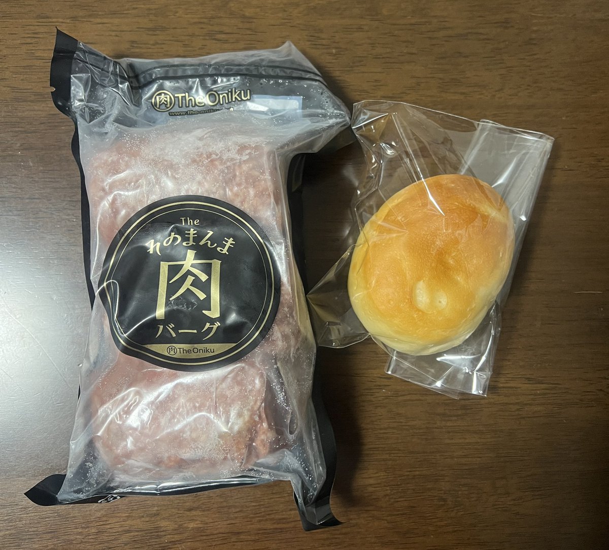 0608hako's tweet photo. 昨日は奏の森ResortsでBBQ🍖と11プロジェクト忘年会❗️

お肉&amp;海鮮のBBQは品数豊富でお腹いっぱい😁
初マシュマロ焼きも美味しかった🤤

忘年会は和食「遙」で開催

お土産は「CALM」のパン🍞と「MARCHE」で肉バーグ🥩

また奏の森に行くぞ❗️

#奏の森
#奏の森Resorts
#11プロジェクト https://t.co/56WLu6DeQp