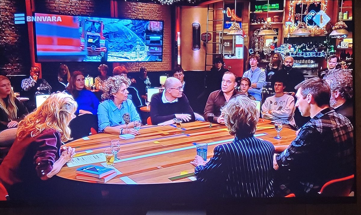 We betalen met z'n allen een vermogen, om dagelijks naar linkse bagger te kijken.  @NPO 🤮 #saneren