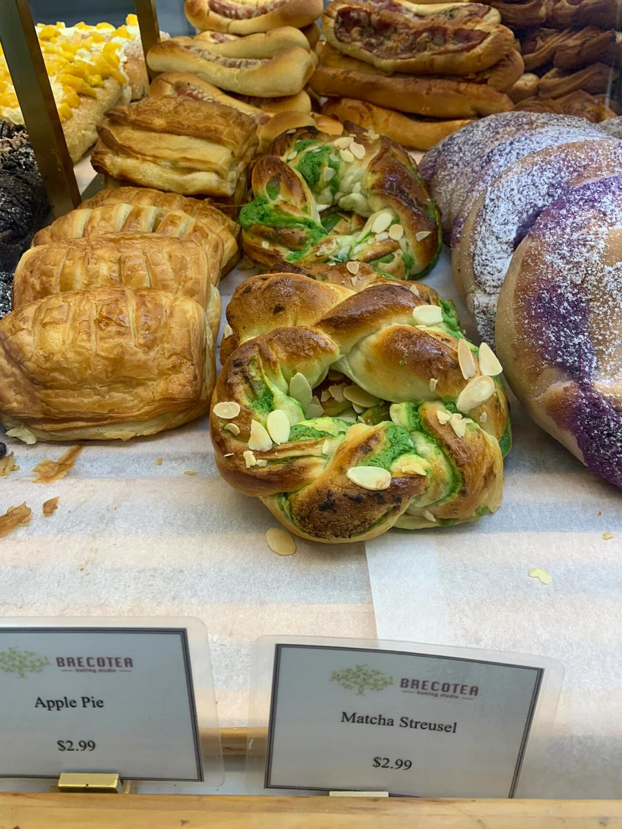 Lisa_line4's tweet image. I bought my favorite European-style bread today. It tastes amazing—soft and fluffy, yet dense and chewy. It has this sweet and fragrant aroma that’s just irresistible! 🥖✨#Charlotte #EuropeanBread #tuesdayvibe #Tuesday #TuesdayFeeling #tuesdaymotivations #TuesdayVAR