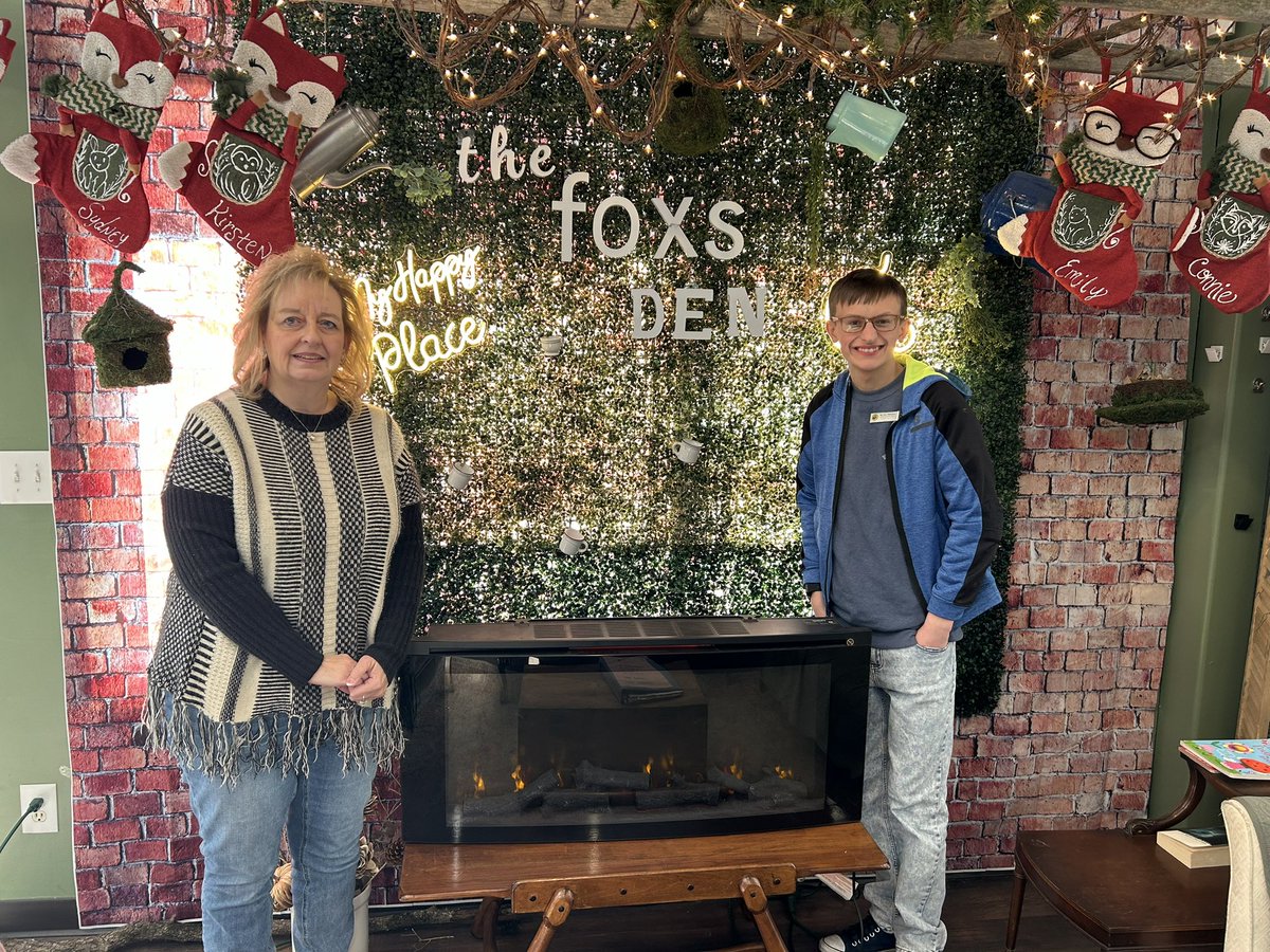 friends_read's tweet photo. TRAF Staff had so much fun this weekend at the Staff Retreat 2024!! 
Saturday Afternoon Outing at The Fox’s Den Cafe! 📚

#TheReadAlongFriends 
#TRAFStaffRetreat2024 https://t.co/3Y8zYOQyhr