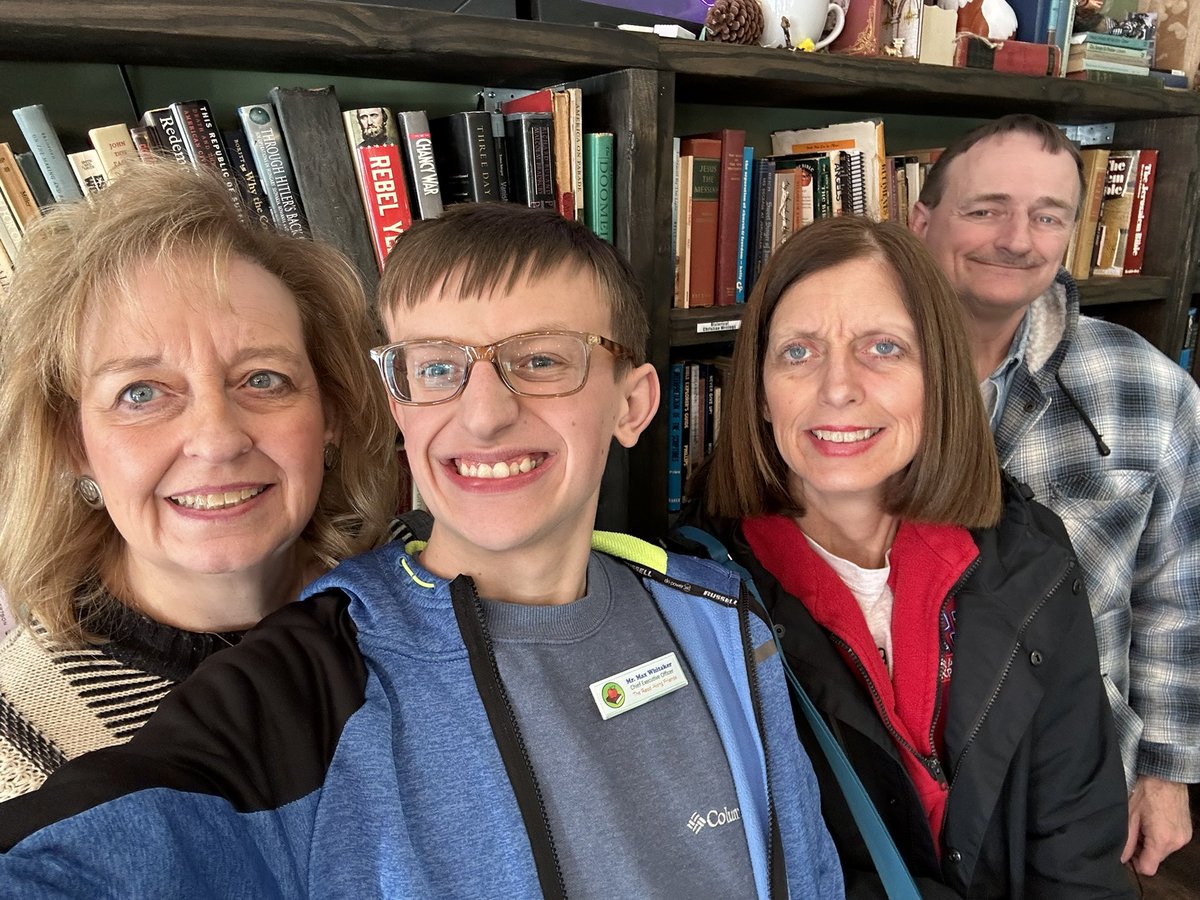 friends_read's tweet photo. TRAF Staff had so much fun this weekend at the Staff Retreat 2024!! 
Saturday Afternoon Outing at The Fox’s Den Cafe! 📚

#TheReadAlongFriends 
#TRAFStaffRetreat2024 https://t.co/3Y8zYOQyhr