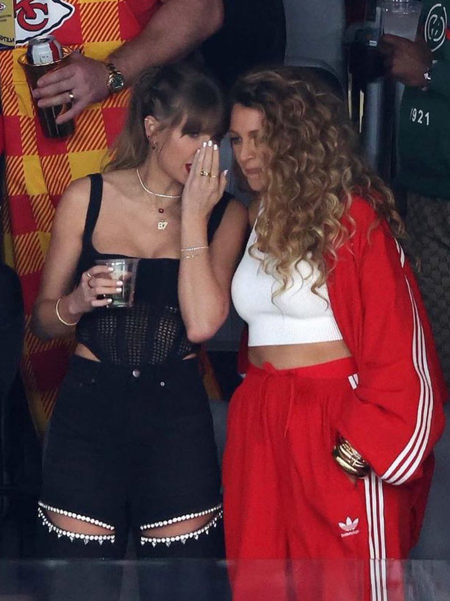 MarMadVic's tweet photo. #Twosdays with #Blaylor  :Goddesses of the hour Taylor Swift and Blake Lively!😈😍🥵🔥 https://t.co/JxYSlAyjJd