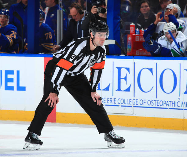ScoutingTheRefs's tweet photo. Refs Peter MacDougall #38 and Cody Beach #32 work Blues vs. Canucks with Travis Toomey #90 and Ryan Gibbons #58
https://t.co/FZI62NRzE2
#STLBlues #Canucks #STLvsVAN #NHL https://t.co/BWA1BatU6f