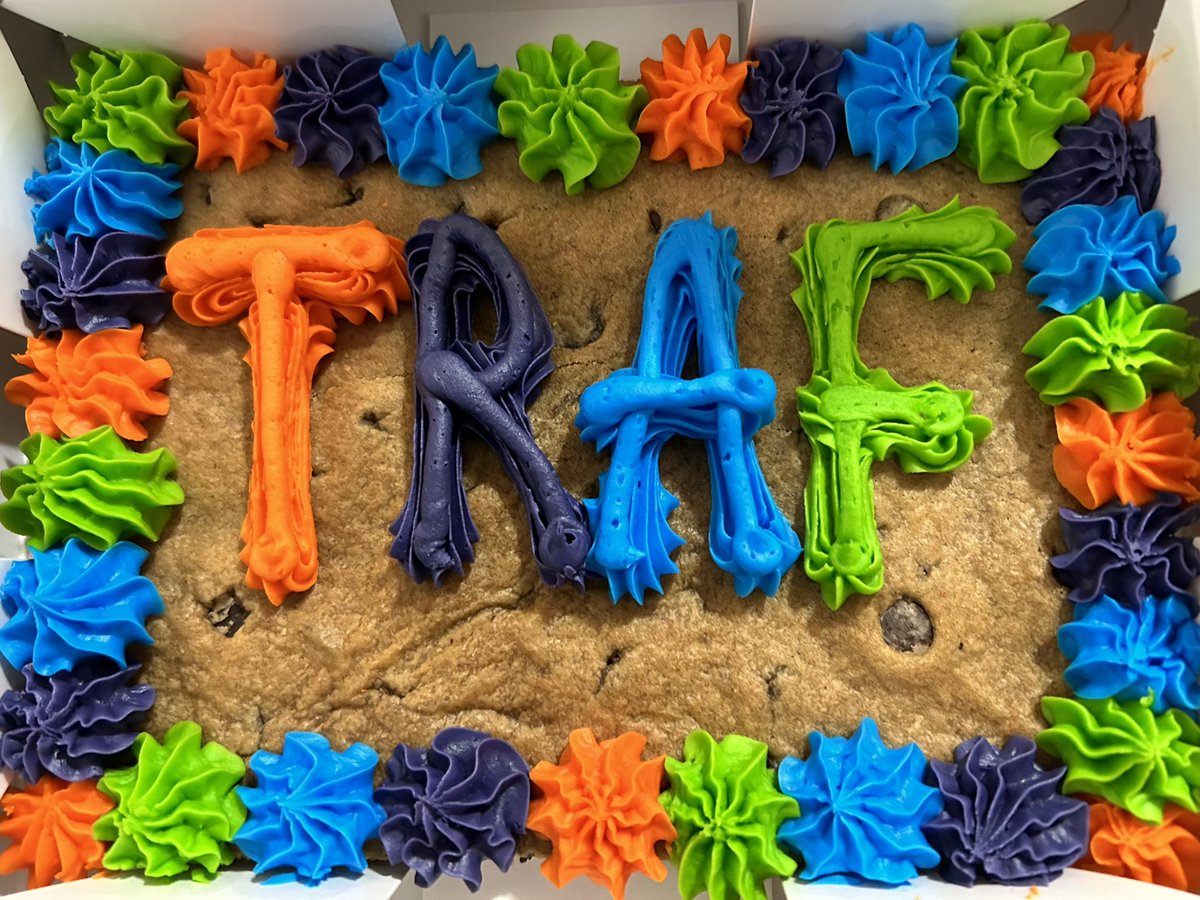 friends_read's tweet photo. TRAF Staff had so much fun this weekend at the Staff Retreat 2024!! 
TRAF Cookie Cake! 📚🍪
(@Gr8AmCookies) 

#TheReadAlongFriends 
#TRAFStaffRetreat2024 https://t.co/sXAIblVV9e