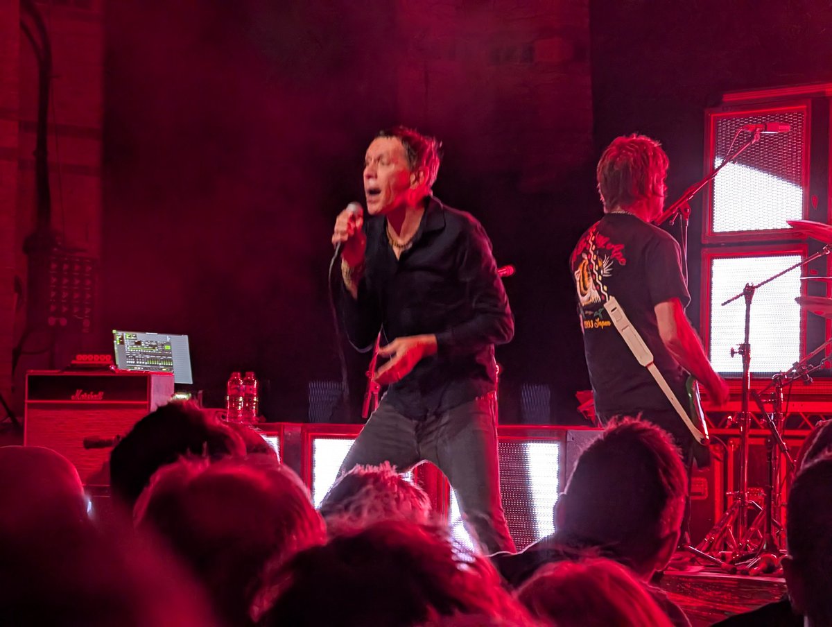 spomfrett's tweet photo. Lovely evening @shedseven and @Ricktw1tter and band! What a marvellous evening! We all did effectively a park run to get the train and now I've bought #LiquidGold for the third time to get the York live thingy! https://t.co/XtyGjDokoV