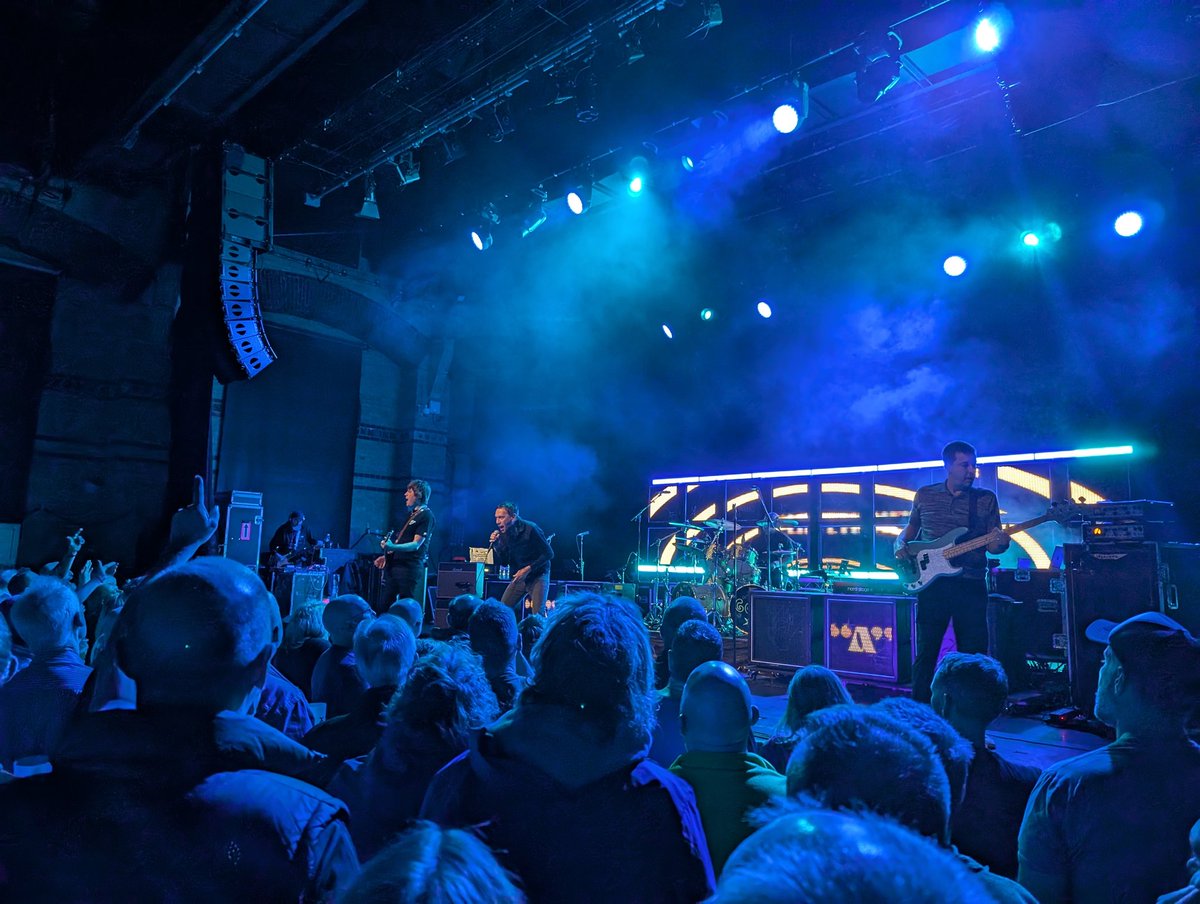 spomfrett's tweet photo. Lovely evening @shedseven and @Ricktw1tter and band! What a marvellous evening! We all did effectively a park run to get the train and now I've bought #LiquidGold for the third time to get the York live thingy! https://t.co/XtyGjDokoV