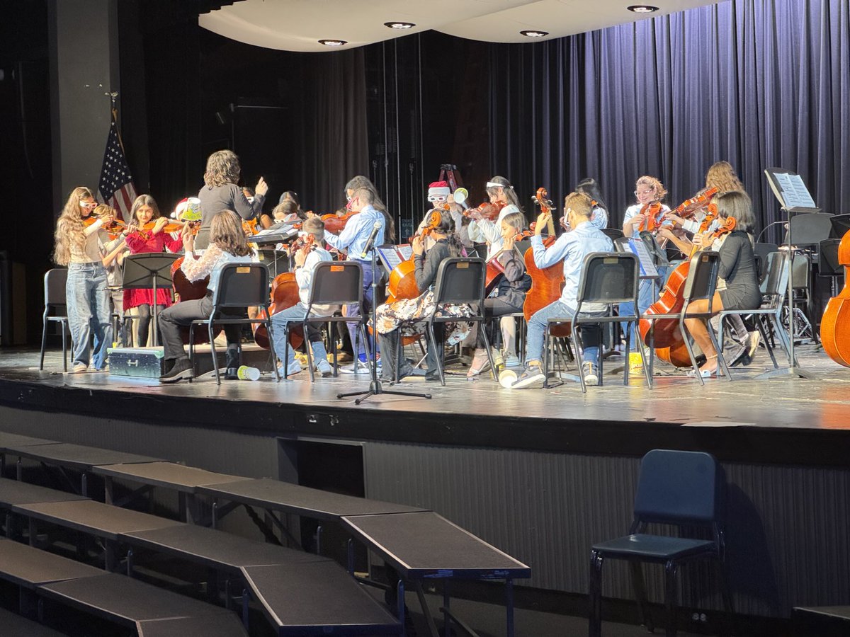Gayhead’s 6th grade orchestra under the guidance of Ms. Triola. Amazing performance by our Grizzlies! ⁦<a href="/WCSDEmpowers/">WCSDEmpowers</a>⁩ ⁦@WCSDBKING⁩ ⁦<a href="/drbonkwcsd/">Dr. Dwight Bonk</a>⁩