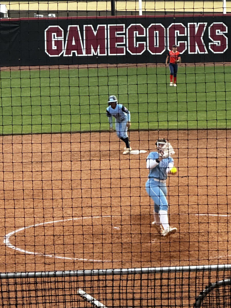 KyMoore2027's tweet image. TY @GamecockSoftbll for hosting a wonderful camp Sunday. Got in quality reps &amp;amp; faced awesome competition during scrimmages! Can’t wait to come back. #GoCocks

@SoftballTdb @ashleychastain @KatieRBrowder @jodydavidson