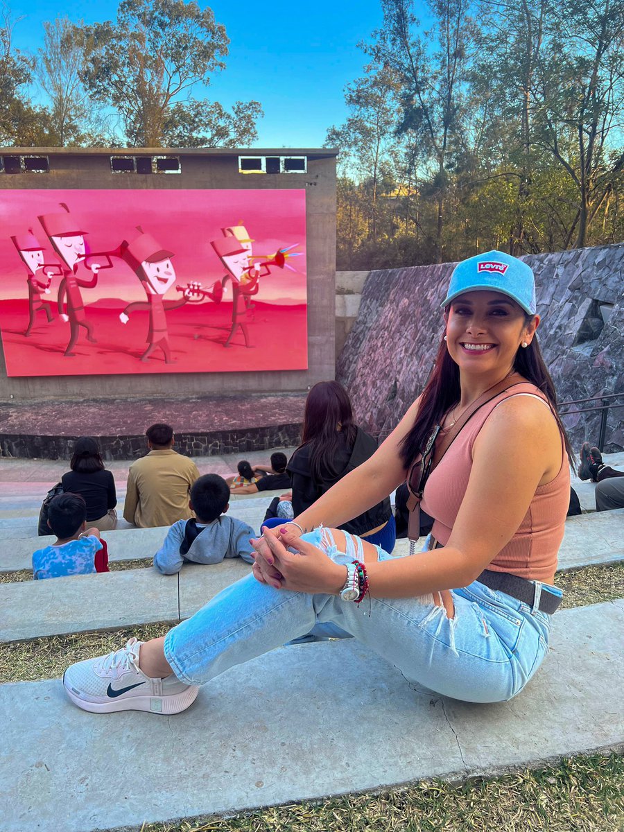 Ale_Gallardo1's tweet photo. Fui a conocer la nueva @CinetecaMexico en Chapultepec, llegué tarde y no alcancé ninguna de sus funciones (todavía gratuitas), pero aproveché la oportunidad para dar un paseo en @MICablebusCDMX
La CDMX es bien bonita. 😍 https://t.co/BG5328Gt9K