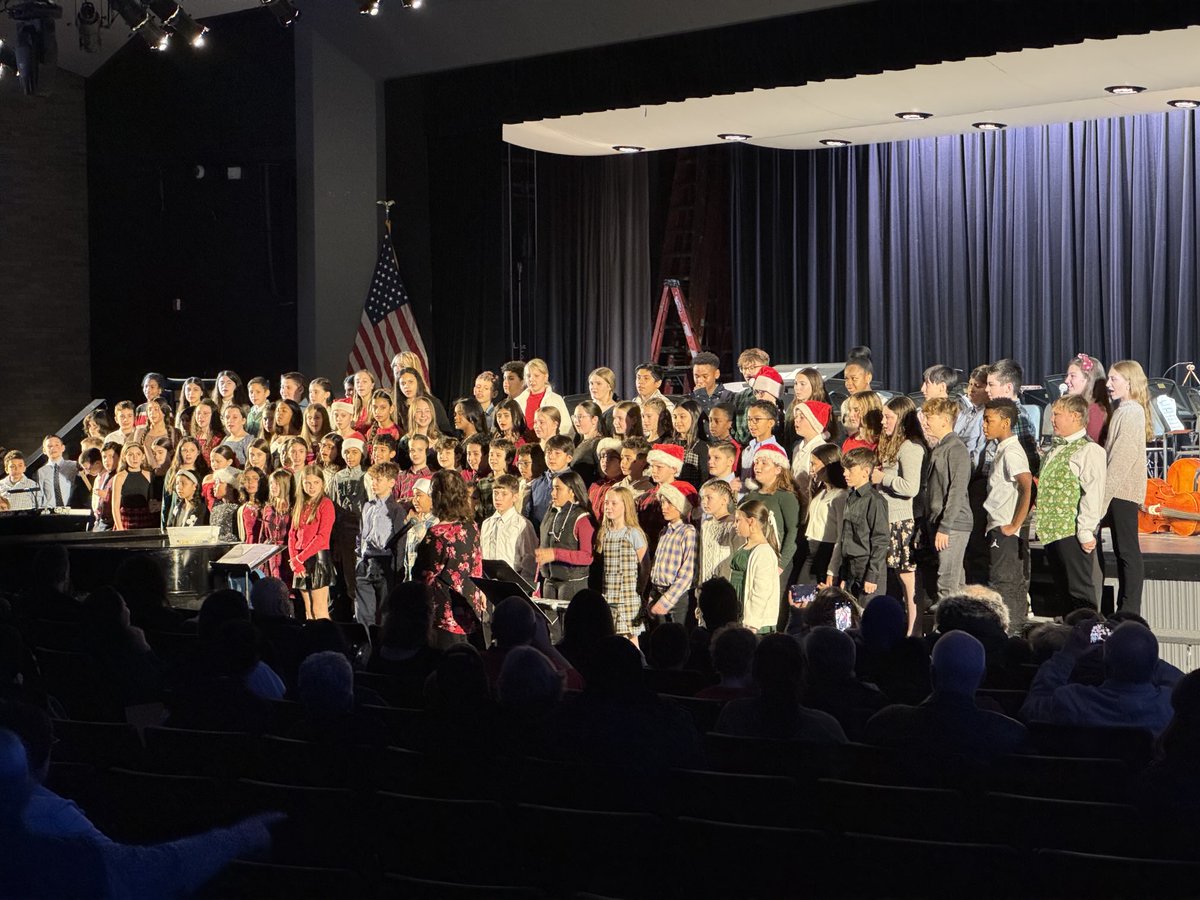 6th grade Grizzly chorus. Beautiful performance by these kiddos. Spreading joy through music!
⁦<a href="/WCSDEmpowers/">WCSDEmpowers</a>⁩ ⁦@WCSDBKING⁩ ⁦<a href="/drbonkwcsd/">Dr. Dwight Bonk</a>⁩