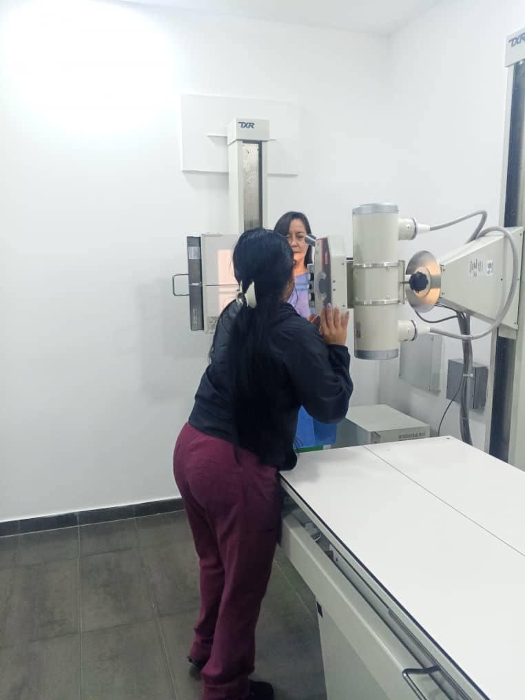 Por primera vez desde que fue detenida, es vista públicamente en fotos, la activista de DDHH, Rocío San Miguel. Rocío recibió atención médica y autorización por parte del régimen para someterse a una operación quirúrgica tras una lesión en el hombro derecho.