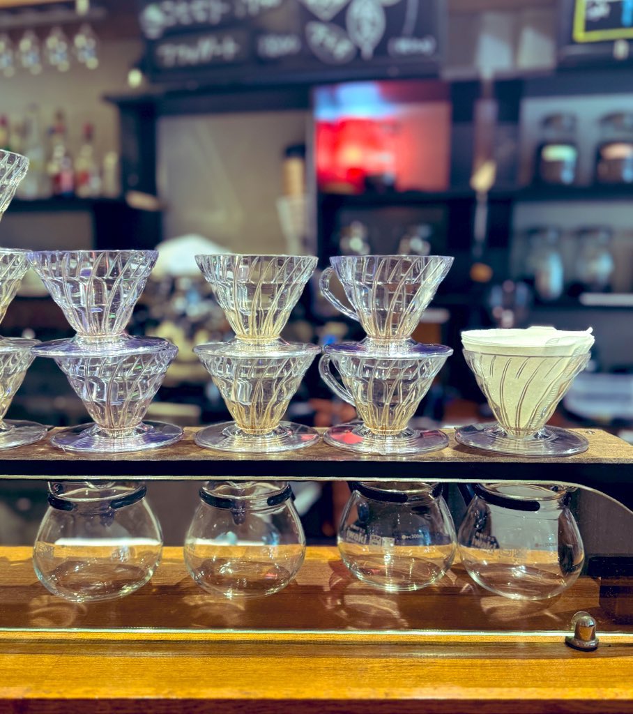 CoffeeShangs's tweet photo. 12月11日(水)本日も朝9時から営業致します。

当店には約18種類のコーヒーがありますが、どのコーヒーが優れているとか高いコーヒーだから1番良いはないと思ってます☺︎

お客様のお好みだったりその日の気分で好きなコーヒーが変わってくるので、わからなくなったらスタッフまでご相談くださいね☺️☕️ https://t.co/ReTJS9pDzG