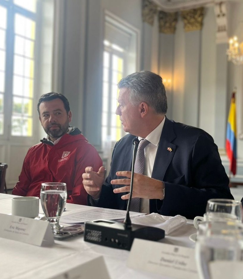 Embajada de Suiza en Colombia tweet media