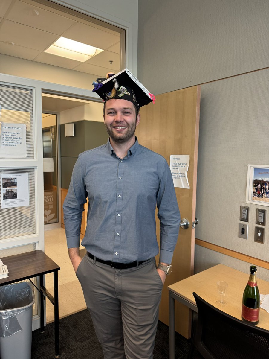 LabVogeli's tweet image. Here is our new graduate Dr. Nichols #NMR @CU_BMG @CUAnschutz