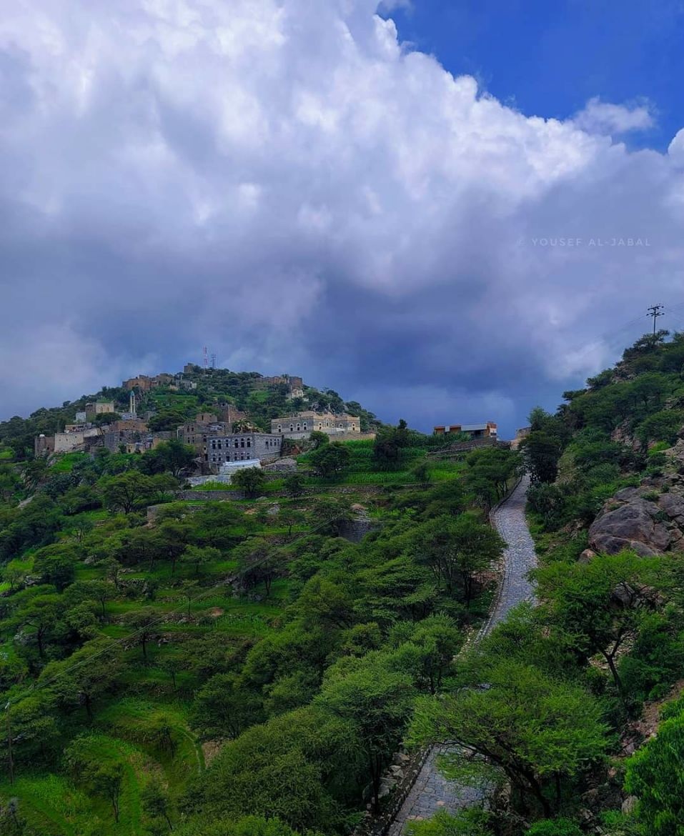 {احفظ الله يحفظك} 
اسأل الله ان يحفظكم بعينه التي لا تنام وأن يتولاكم أينما كنتم