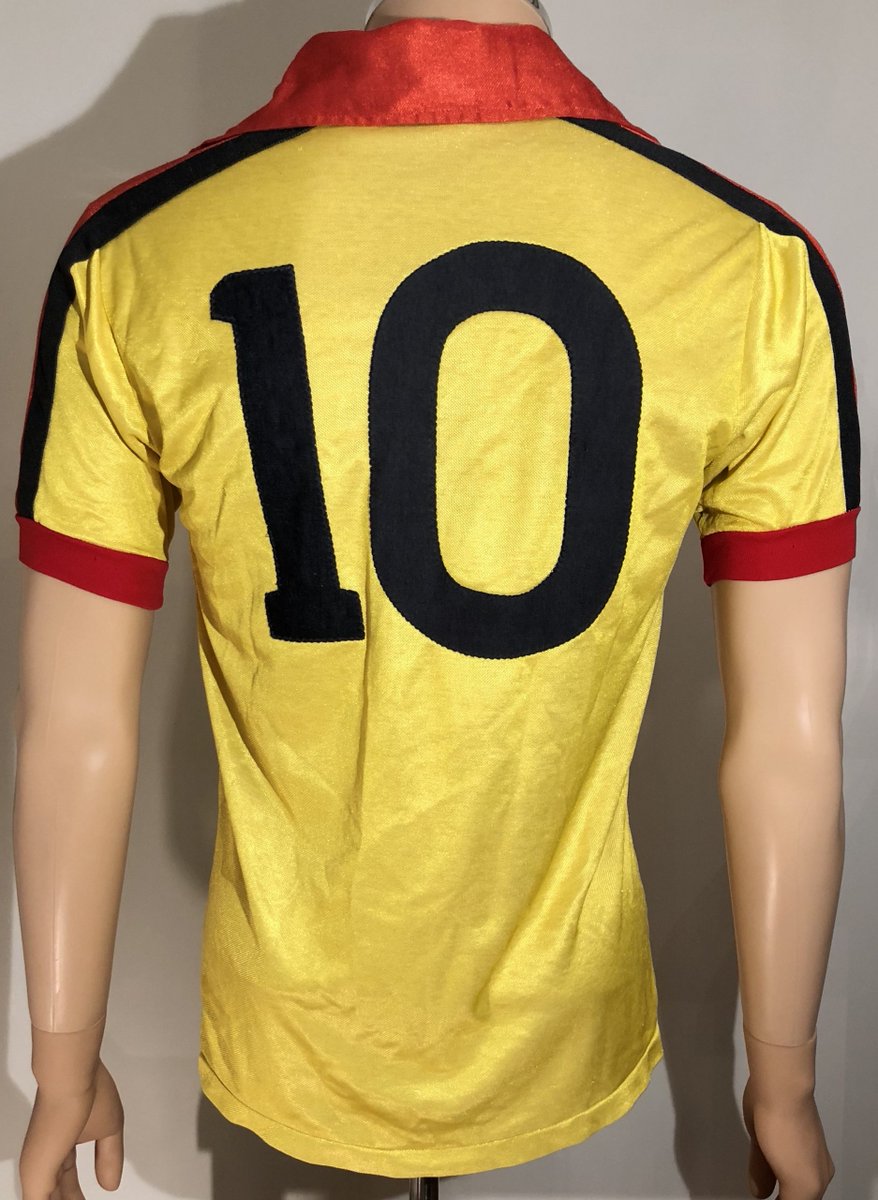 WatfordGold's tweet photo. Watford Gold Christmas Triple for 10th December:
💛 1979 No. 10 match-worn shirt
🖤 1982 Official club Christmas card
❤️ (Link) Vintage Vic Road turnstile
https://t.co/fI2Z3CCKrj
#WatfordFC @Observer_Owl  @DNSYE_podcast @OldWatford https://t.co/lpij49iyuz