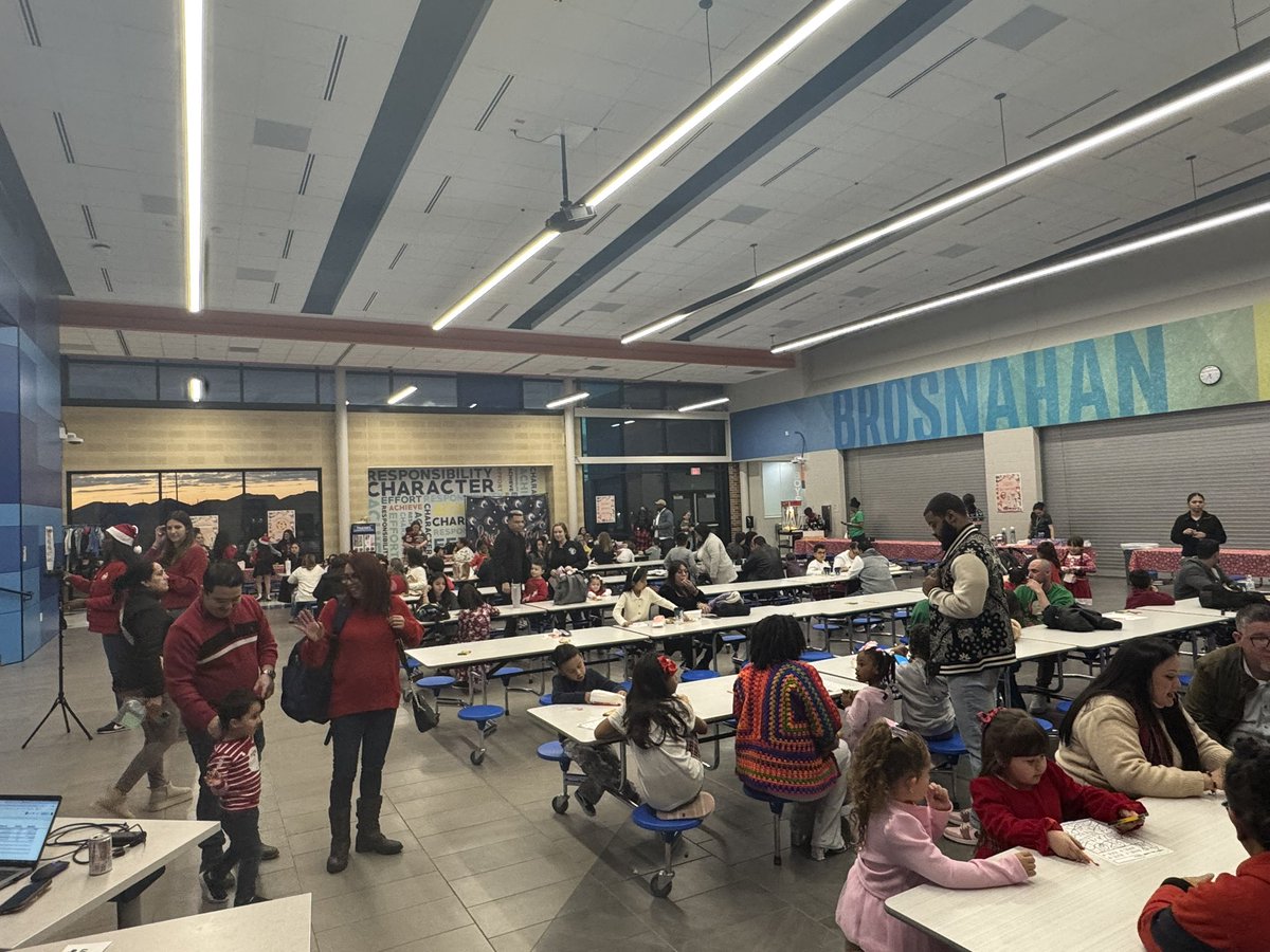 PrinSilliman's tweet photo. It’s Pictures with Santa time here @BrosnahanES Spending time with our students and family is always a special treat! @CyFairISD https://t.co/Cw1UoaDkuY