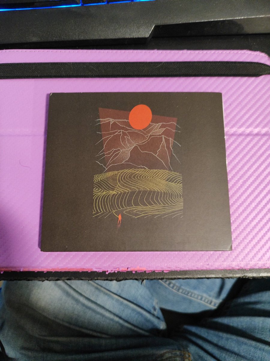 Aunque en realidad lleva ya tiempo rondando por casa via streaming, tenía ganazas de que llegara el CD de Eria.
Si aún no os habeis puesto este disco, os estais perdiendo el trabajazo que <a href="/YermaPost/">Yerma ۞ Post rock litoral</a> se ha currado, y os haréis un favor si lo escucháis (lo teneis hasta en youtube).