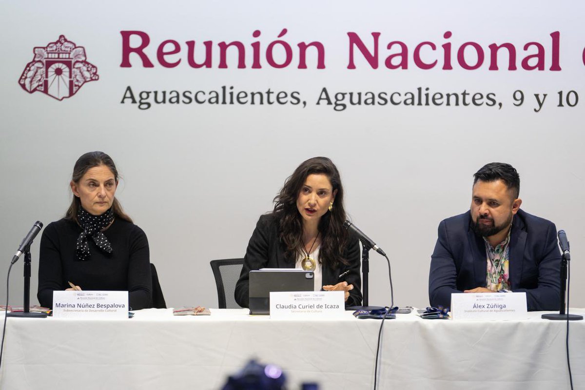 ccurieldeicaza's tweet photo. Nos reunimos 157 servidoras y servidores públicos de 31 estados participantes en la Reunión Nacional de Cultura 2024, celebrada en Aguascalientes, la cual contó con 247 mesas que abordaron más de 700 temas interinstitucionales. Acordamos fortalecer la educación artística, descentralizar circuitos culturales y salvaguardar el patrimonio. Además, impulsar estrategias de lectura en lenguas indígenas y comunidades vulnerables. Este esfuerzo conjunto, con la participación de 27 áreas del sector cultural, marca un paso decisivo hacia una visión cultural inclusiva y sostenible rumbo a 2030.
#ReuniónNacionalDeCultura2024