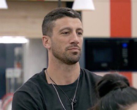 imagínate en ser TAN MADRE en fulminar a Renato dejándolo en bandeja servida para que lo rajemos y anulando los votos del machito de Nano

🐐🐐🐐 #GranHermano