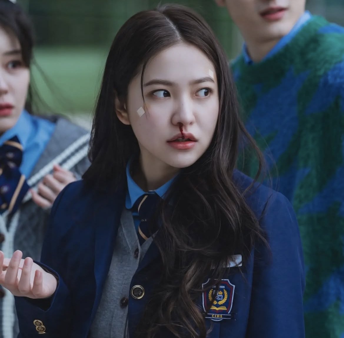 cuteyeripics's tweet image. on my knees for her 🧎‍♀️