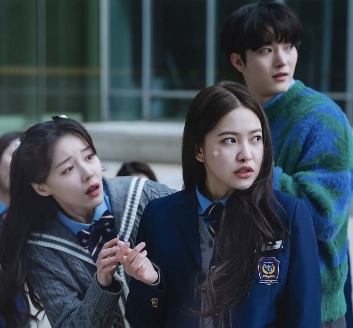 cuteyeripics's tweet image. on my knees for her 🧎‍♀️