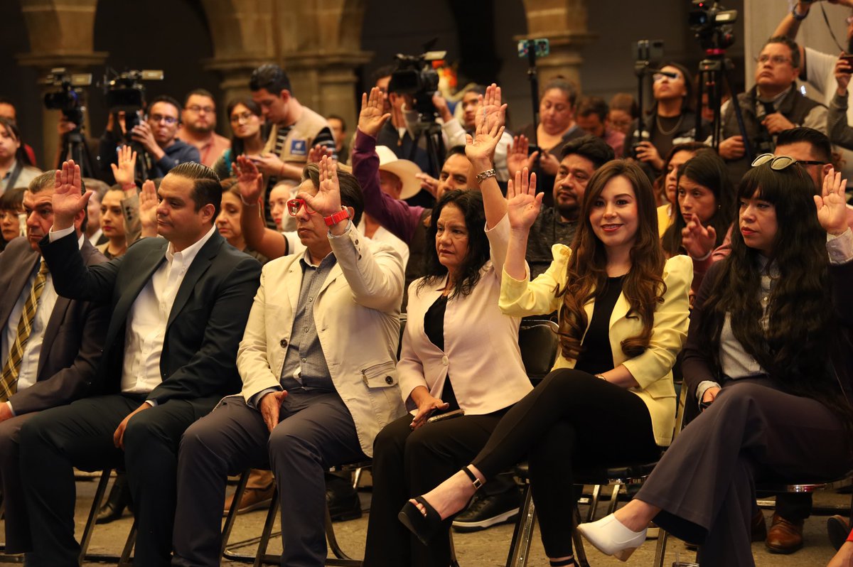 IvonEnriquez_'s tweet photo. 📃🏡Como integrantes del COPLADEMUN, vigilaremos que los cinco ejes de trabajo en los que se basa el Plan Municipal de Desarrollo sean ejecutados en todas las zonas de nuestra Puebla. https://t.co/fK4xi59fFa