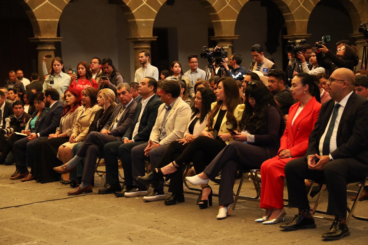 IvonEnriquez_'s tweet photo. 📃🏡Como integrantes del COPLADEMUN, vigilaremos que los cinco ejes de trabajo en los que se basa el Plan Municipal de Desarrollo sean ejecutados en todas las zonas de nuestra Puebla. https://t.co/fK4xi59fFa