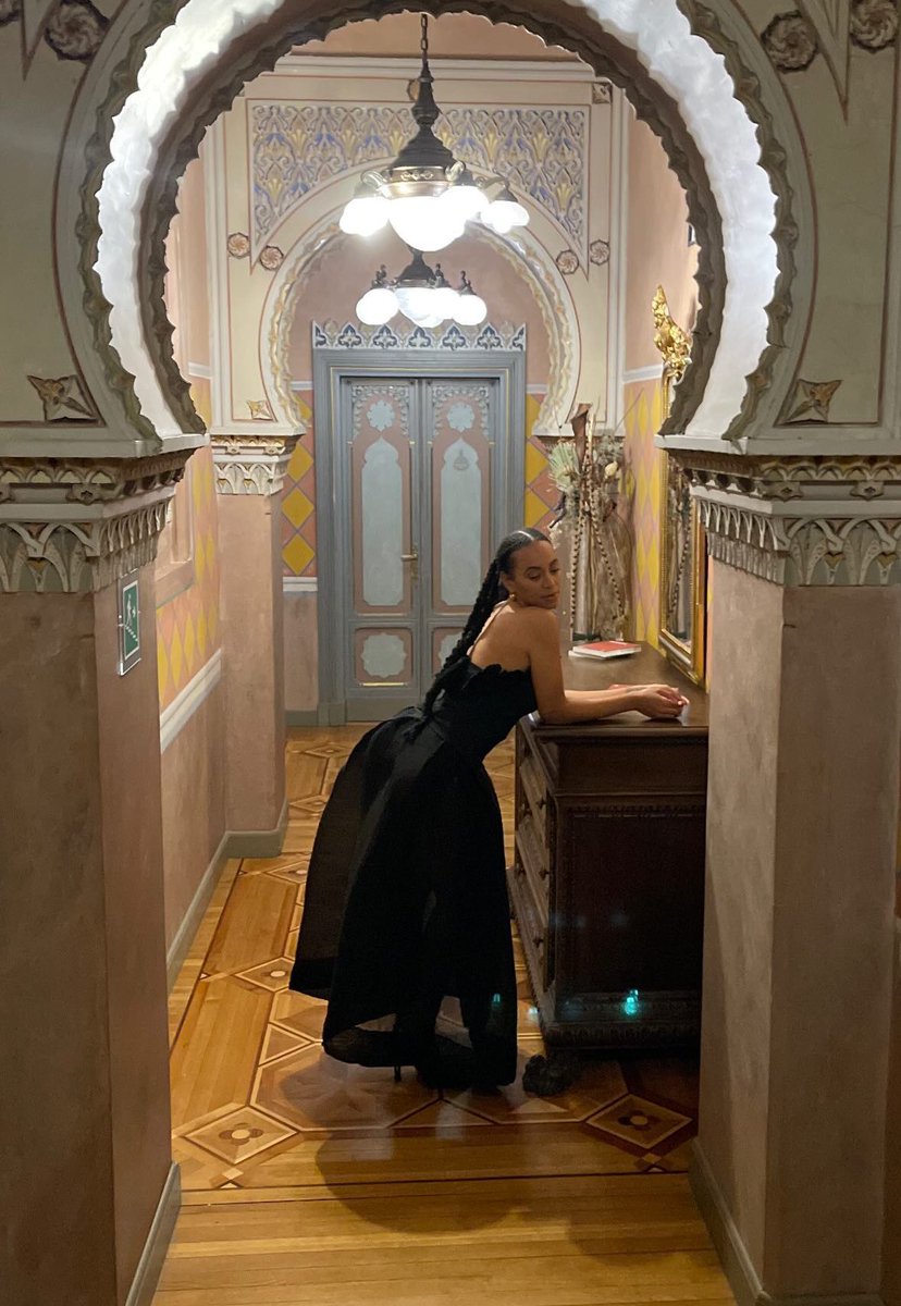 solange’s commitemnt to serving in black this year is *chefs kiss*