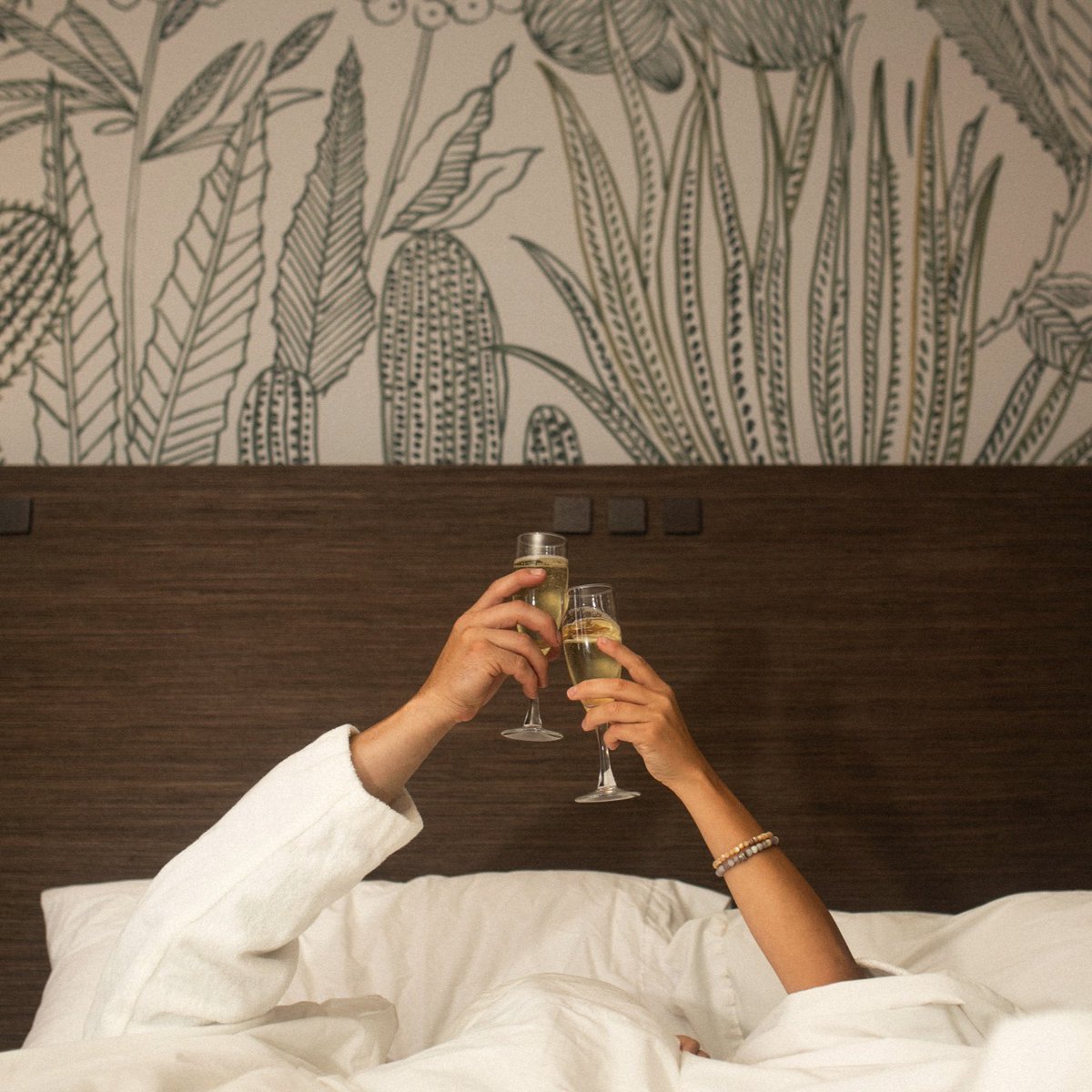 How are you ringing in the #NewYear? We'll be enjoying a decadent, chef-curated dinner and Champaign toast at @cafewhitneyreno, then hitting the town for some Downtown festivities before retiring to a warm, cozy room at #WhitneyPeak. Care to join us? 🥂