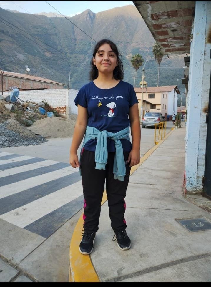 Aderly's tweet photo. #URGENTE TE ESTAMOS BUSCANDO GABRIELA
Tiene 12 años, se llama Gabriela Sedamano Ballesteros, está desaparecida desde hace dos días en SJL. 

Cualquier información a este número 922087056 o a la comisaria más cercana. https://t.co/6oflZRaONy