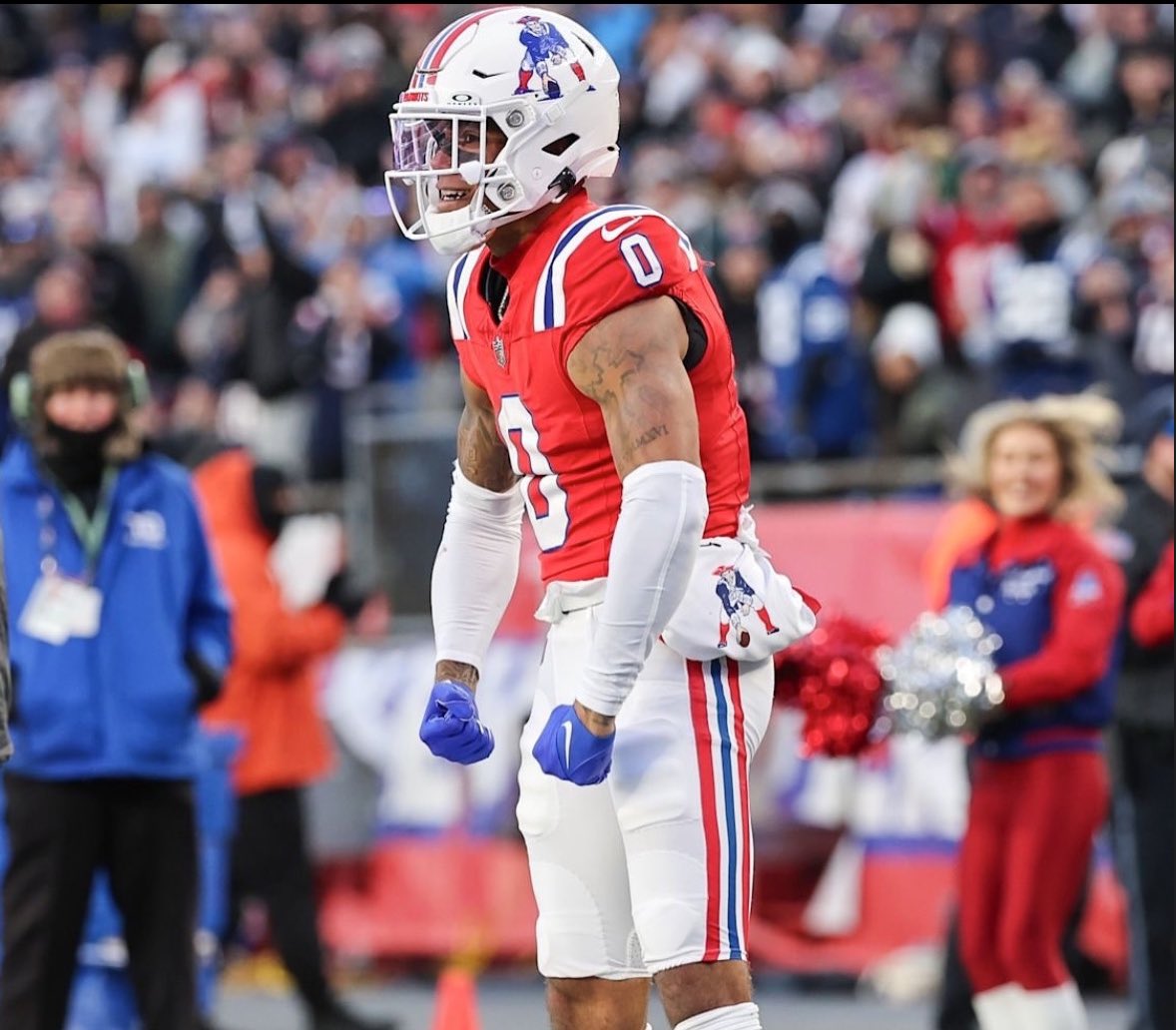 LosTalksPats's tweet photo. #Patriots CB Christian Gonzalez since Week 10:

• 83.9 PFF Grade (1st in the NFL)
• 8 Catches Allowed
• 74 Yards Allowed
• 1 Pass Break Up
• 1 Interception

Elite. https://t.co/bVAdPZCkos