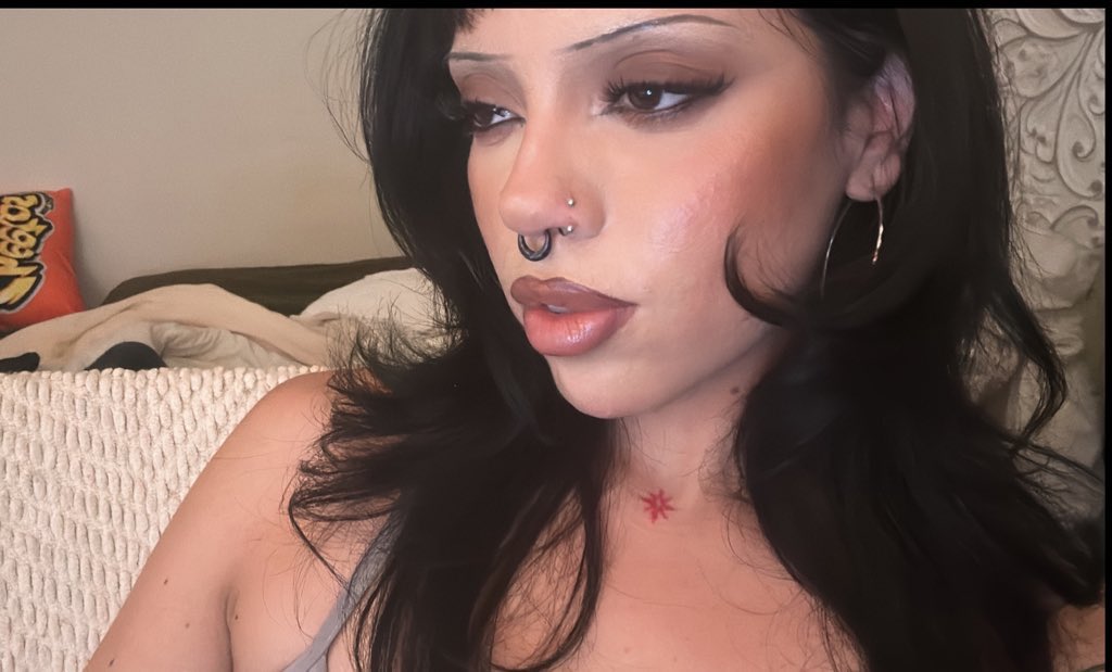 coke_isit's tweet image. me+hot Cheeto pillow