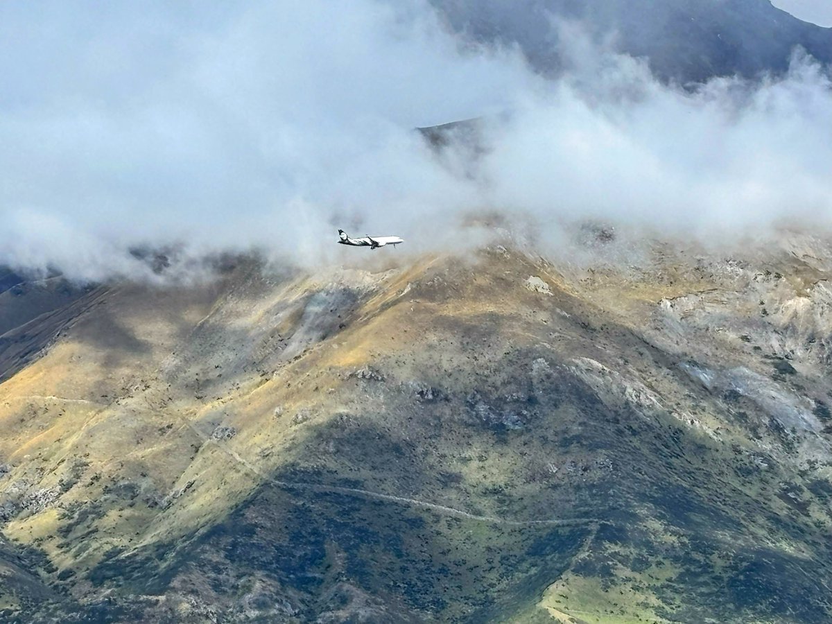 nickdowsett's tweet photo. @flightradar24 ANZ605 on approach to ZQN for its second attempt at landing earlier today. https://t.co/tC9GIc2R9Z