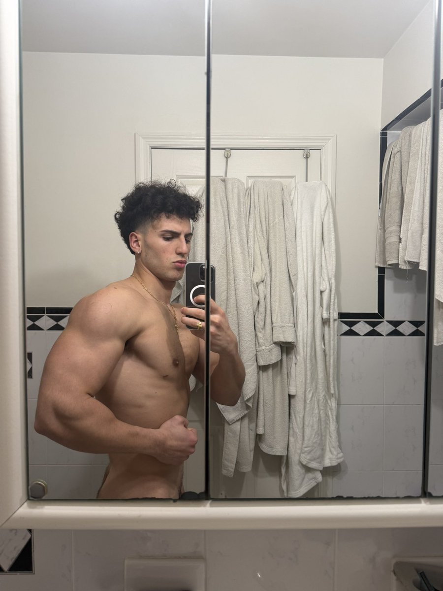 alphaluca88's tweet photo. R u not entertained? https://t.co/hes8ASZqTY