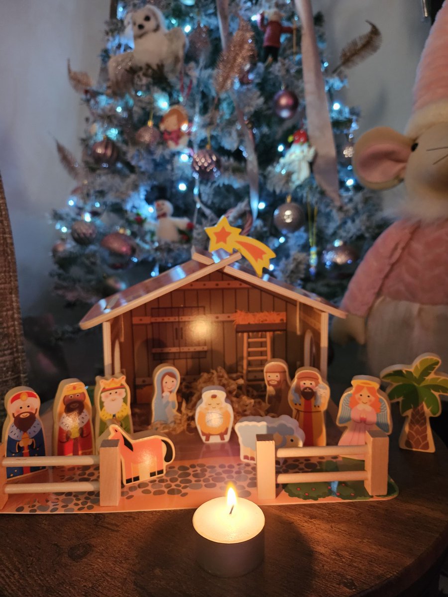 chelldee's tweet photo. @StMonicaMilton @miss_dodwell 
Sienna enjoyed having the travelling crib home for the night. 🙏🕯 https://t.co/qewN4r59Ip