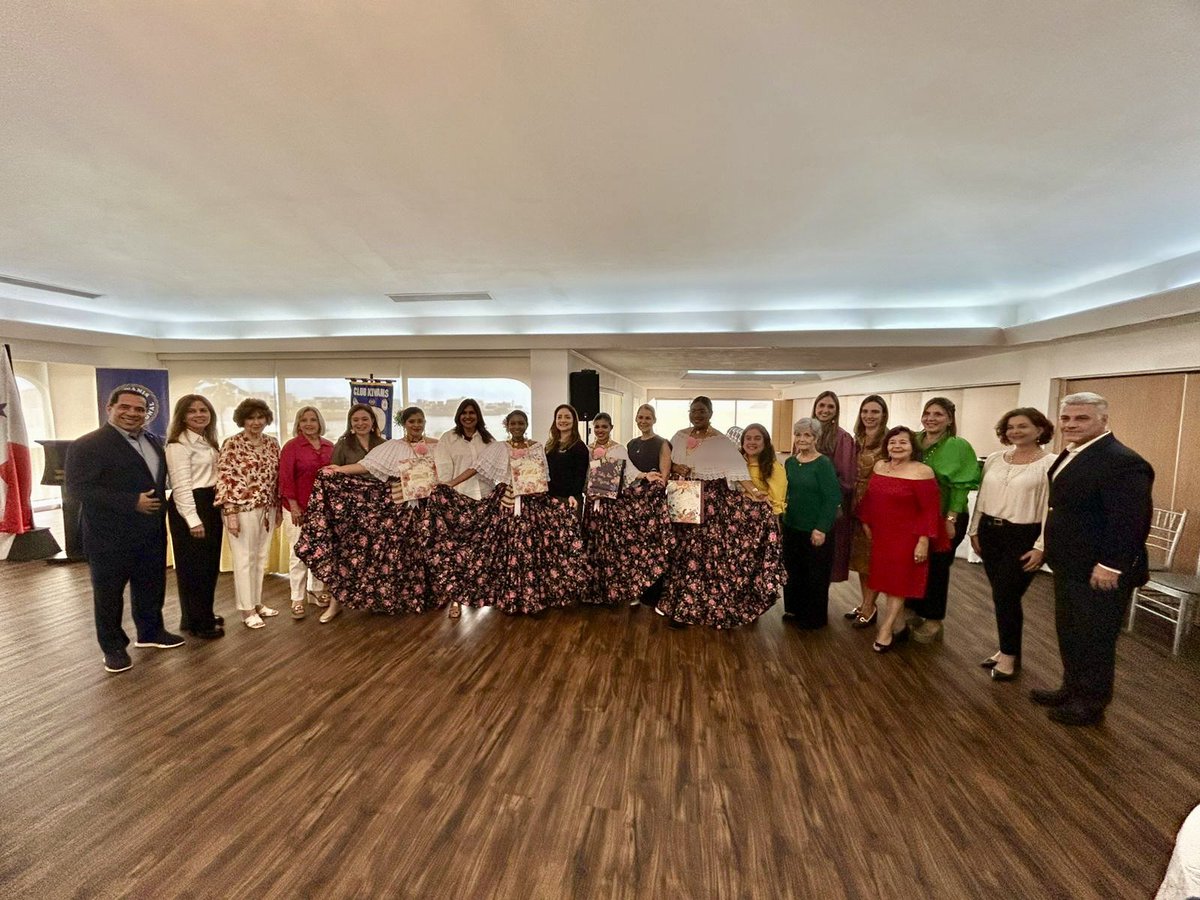 FreddyAlvarezE's tweet photo. Me siento orgulloso de haber celebrado el Día de las Madres junto a mis hermanos del Clun Kiwanis Panamá, honrando a las madres de Panamá. ¡Un reconocimiento a su fortaleza y amor! #MothersDay https://t.co/Xtqd4ZR6HC