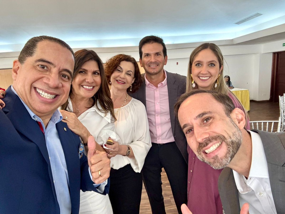 FreddyAlvarezE's tweet photo. Me siento orgulloso de haber celebrado el Día de las Madres junto a mis hermanos del Clun Kiwanis Panamá, honrando a las madres de Panamá. ¡Un reconocimiento a su fortaleza y amor! #MothersDay https://t.co/Xtqd4ZR6HC