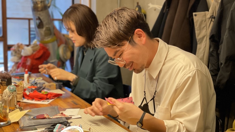japan's tweet photo. #MeetTheChangemakers: Transform trash into treasure over drinks 🍷! KOJIMA Sachiyo launched @rinne_earth in #Tokyo to find hidden added value in unneeded items &amp; craft it into fashionable art. It’s now a globally popular center 🌏 for crafting excellence.
https://t.co/2TJXVGOIST https://t.co/m75SbDXBbO