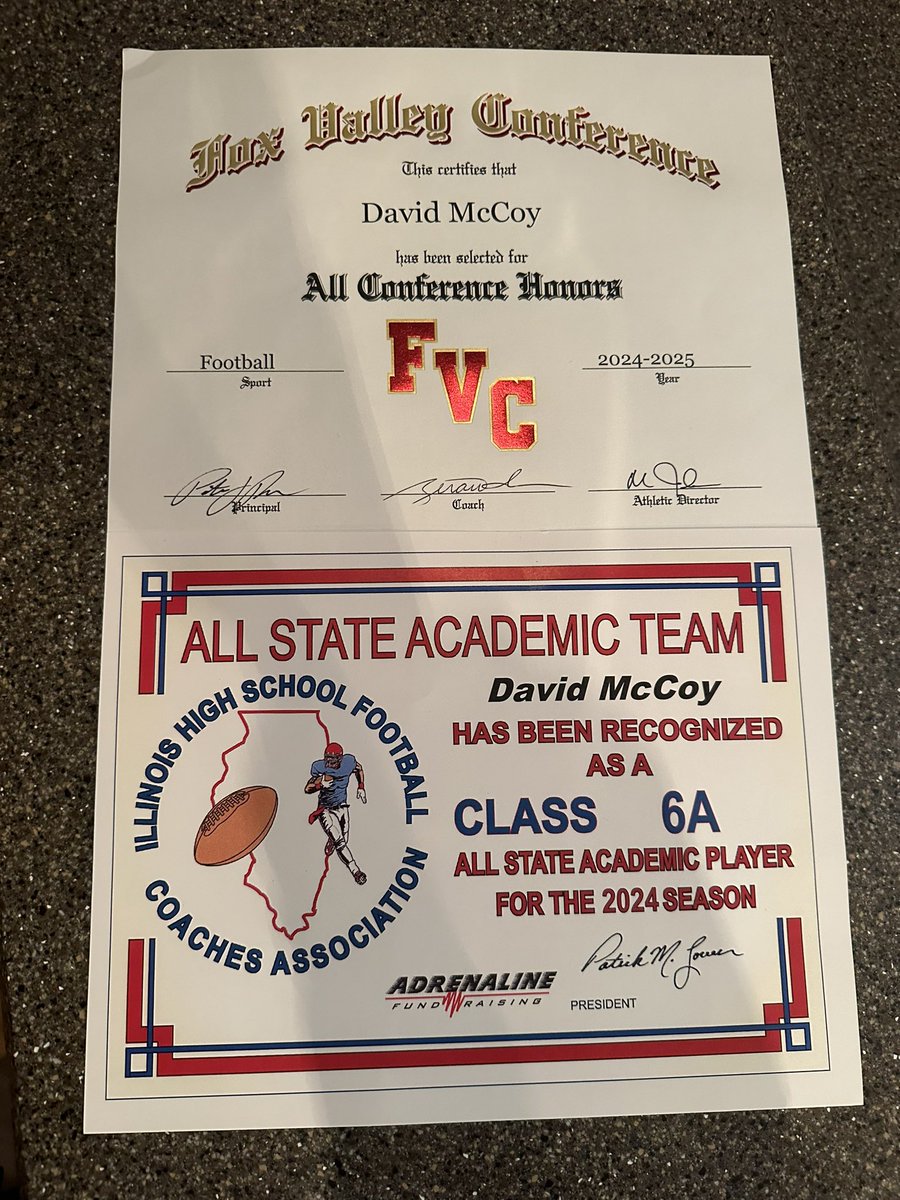 DavidMcCoy34's tweet photo. Grateful to have received All Conference and All State Academic Team!
@Coach_Yos @CHSFootball100 @KohlsHighlights @CSKRECRUITING ING https://t.co/kDDKCi7hpm