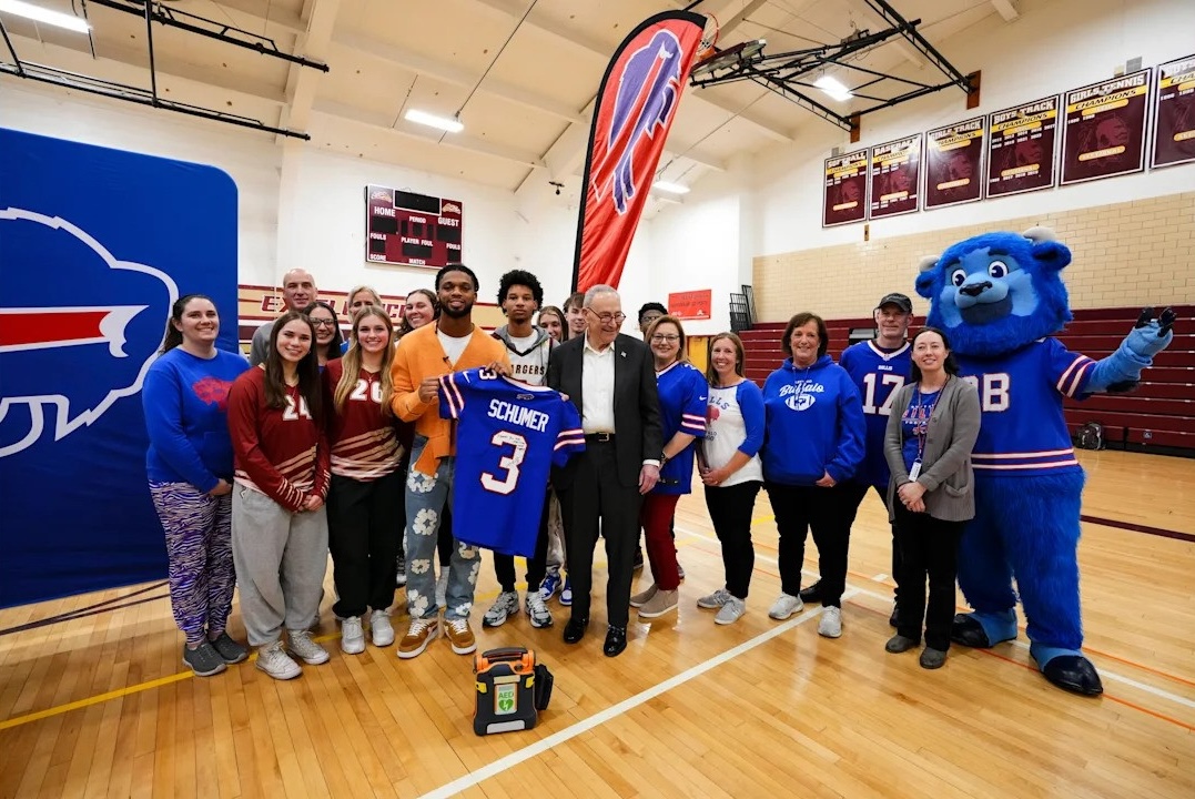 Chuck Schumer (@senschumer) on Twitter photo π«Ά I have incredible news. π«Ά
Today, the HEARTS Act has passed the Senate to make sure that schools have AEDs and the ability to teach CPR.
Iβm honored to have fought for it alongside the <a href="/BuffaloBills/">Buffalo Bills</a>β Damar Hamlin <a href="/HamlinIsland/">πππ¦ππ« πππ¦π₯π’π§</a>.
It's on its way to the president's desk! π«Ά I have incredible news. π«Ά
Today, the HEARTS Act has passed the Senate to make sure that schools have AEDs and the ability to teach CPR.
Iβm honored to have fought for it alongside the <a href="/BuffaloBills/">Buffalo Bills</a>β Damar Hamlin <a href="/HamlinIsland/">πππ¦ππ« πππ¦π₯π’π§</a>.
It's on its way to the president's desk!
