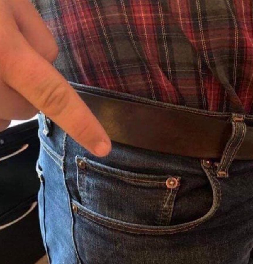 manofbert's tweet photo. Does anyone use this pocket? Like what would you even put in there. https://t.co/p8vljlNvNO