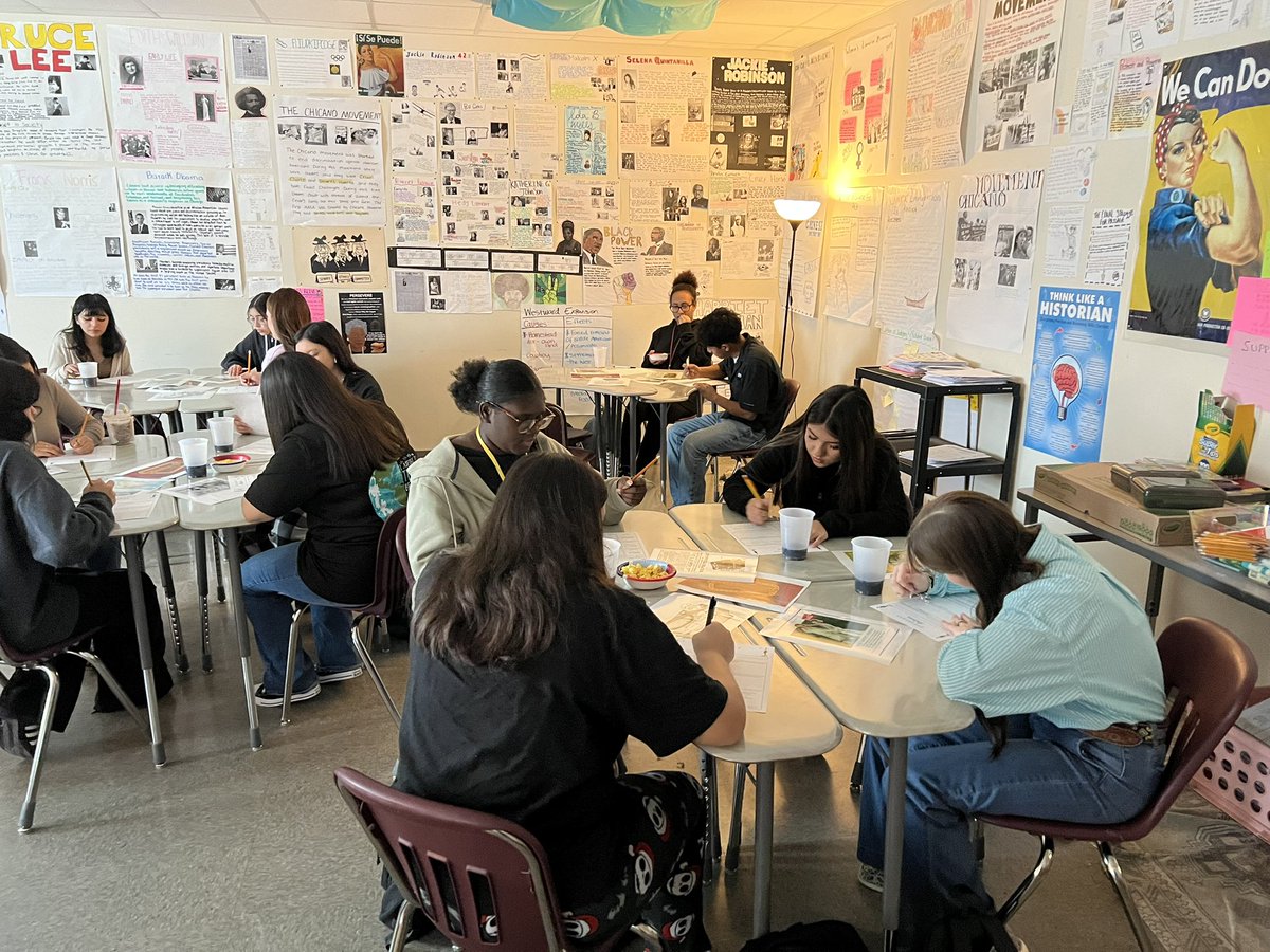 Speakeasy stations ✨ Students had to know the password (flapper) to enter class before they could review, eat popcorn, drink root beer, &amp; listen to Duke Ellington! 🎉